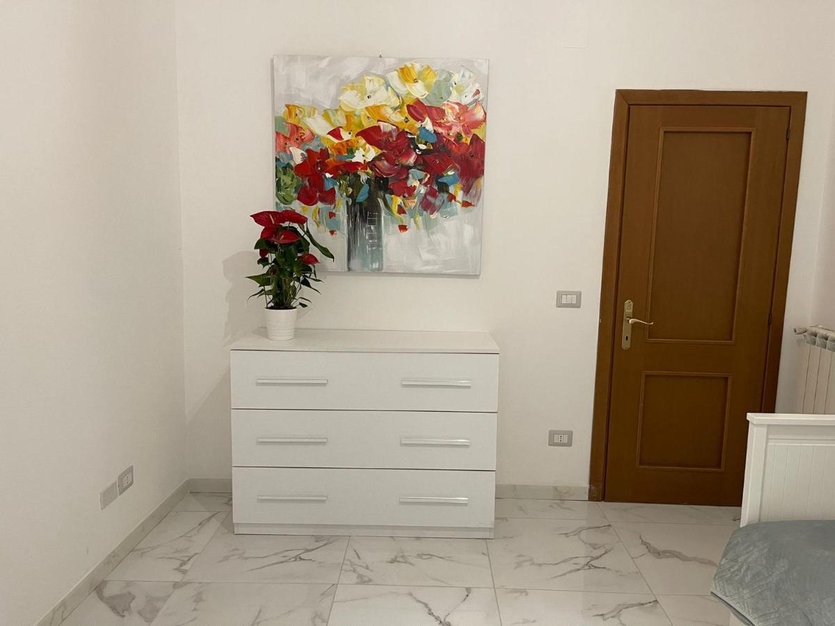 Flowers In Рим Екстериор снимка