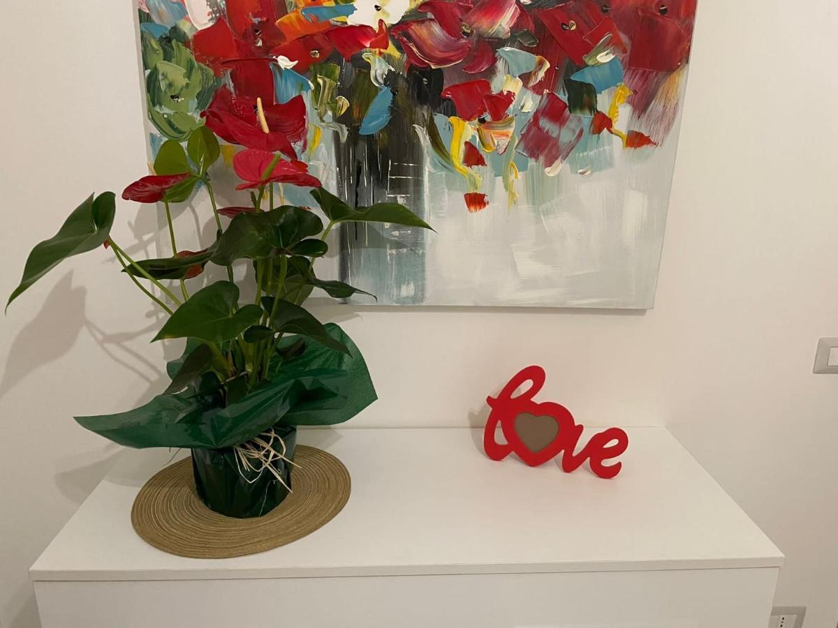 Flowers In Рим Екстериор снимка